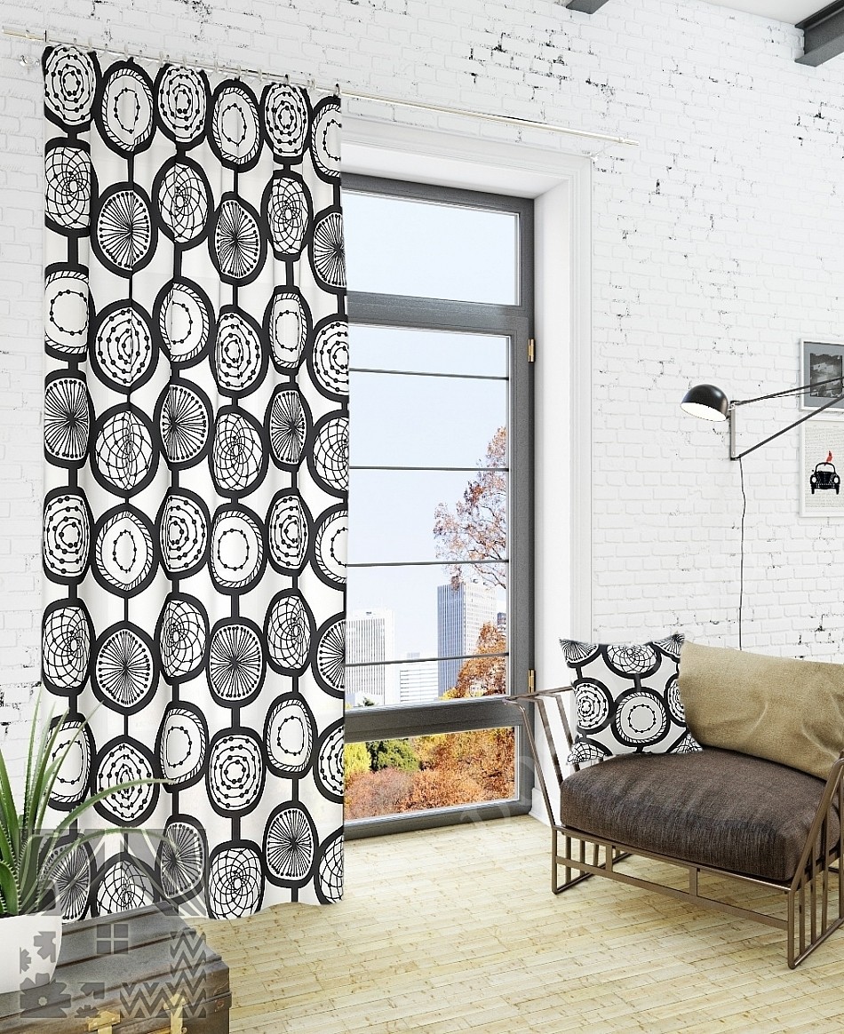 Черно-белые стильные портьеры с графическим узором для гостиной или офиса