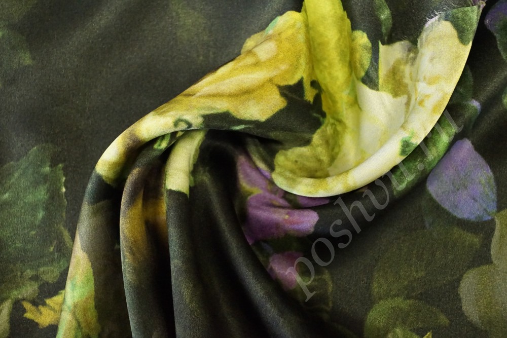 Ткань шелк черного оттенка с желтыми цветами