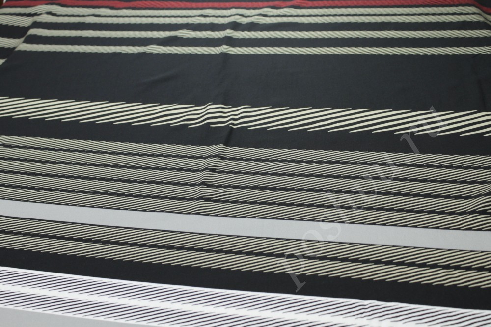 Ткань плательная в полоску черного, белого и бордового оттенков