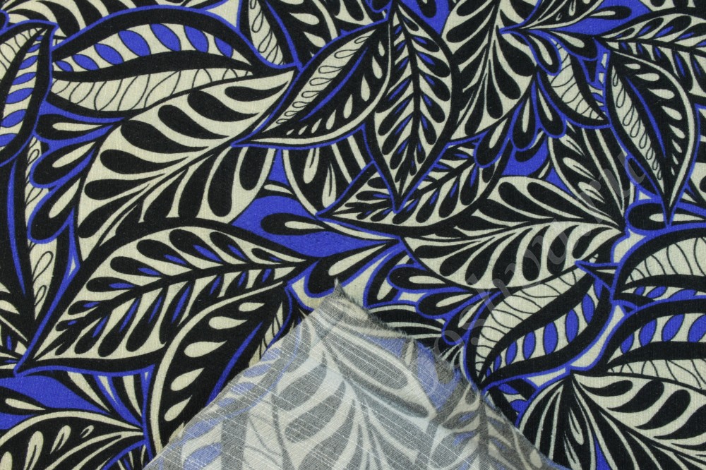 Плательная ткань синего цвета в принт в виде листьев