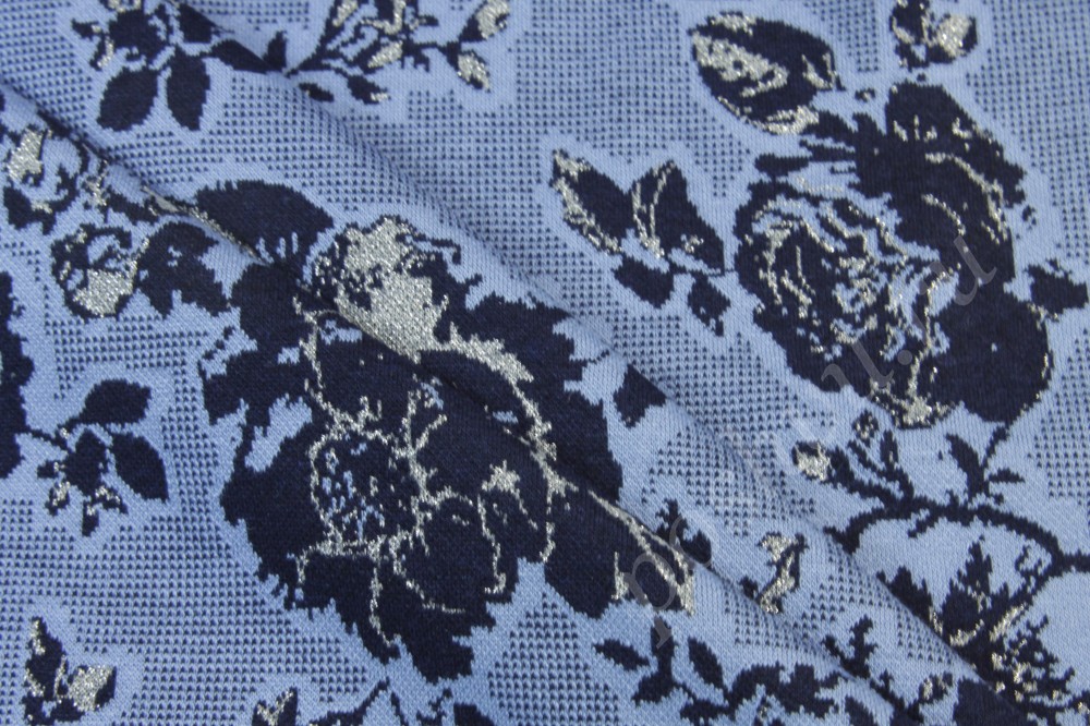 Трикотажная ткань голубого цвета в крупных синих розах