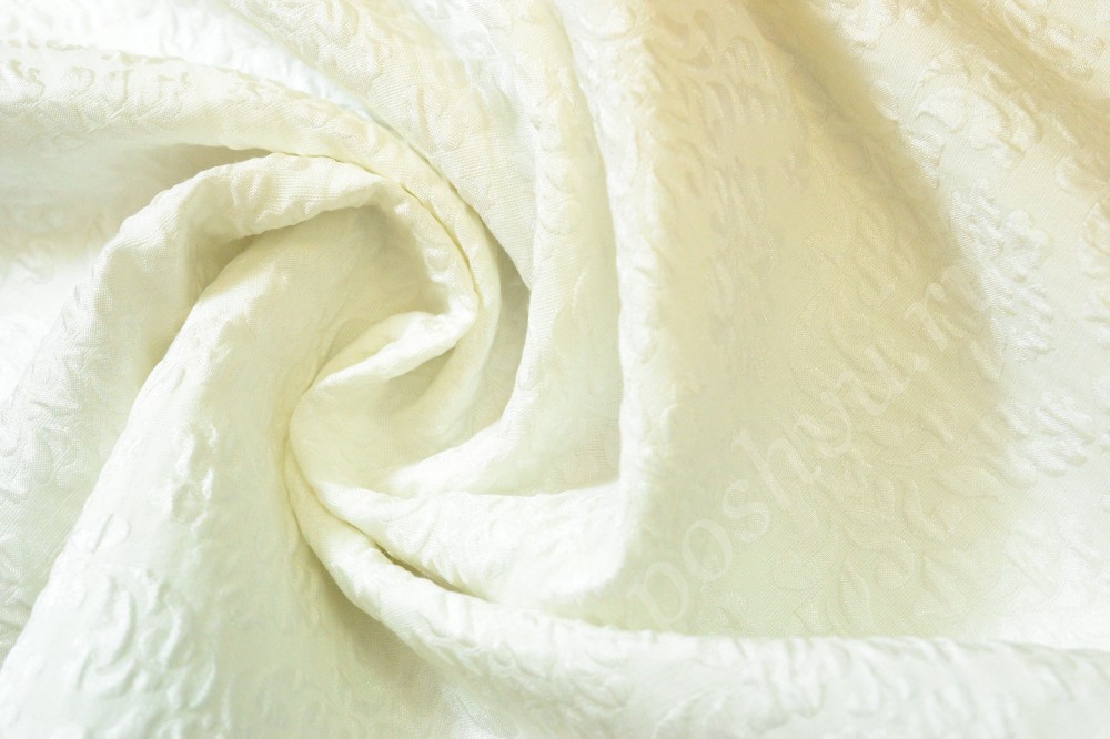 Жаккардовая ткань белого цвета с рельефным узором
