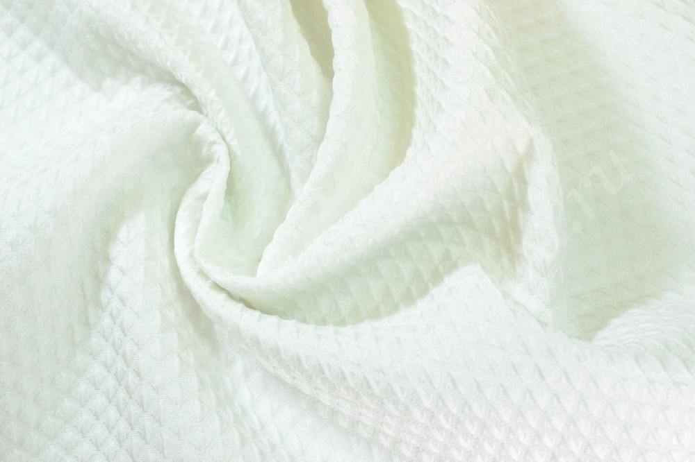 Жаккардовая ткань белого цвета с геометрическим узором