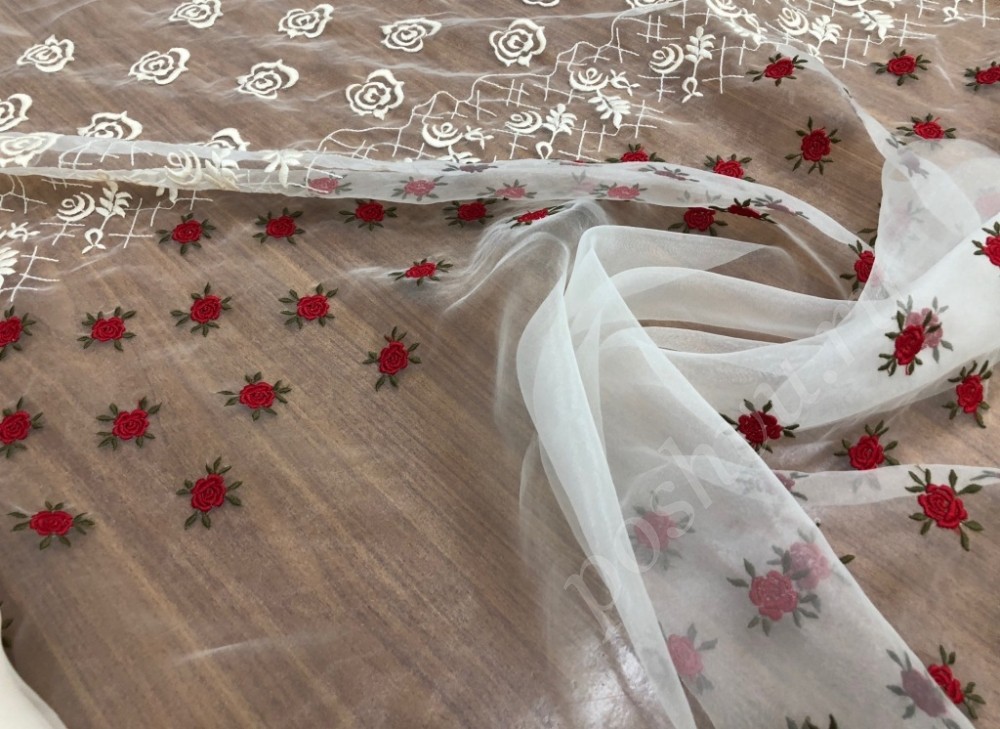 Сетка с вышивкой белого цвета с цветочками