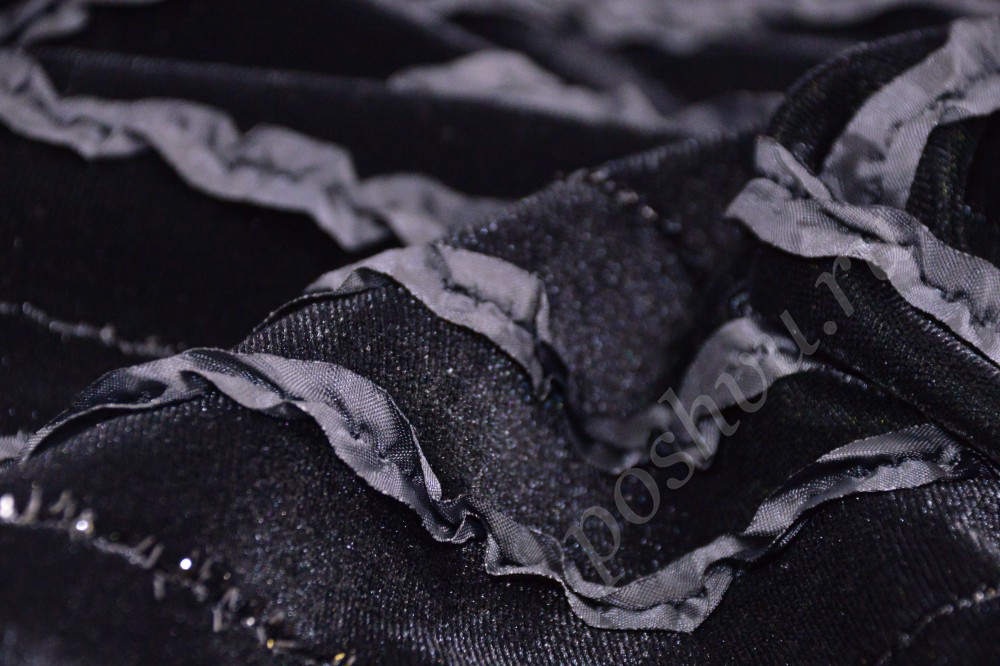 Ткань чёрный бархат с серебристо-серыми рюшами