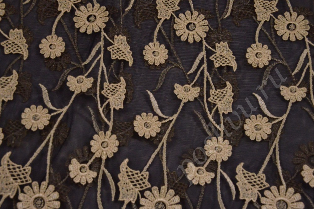 Шикарная гипюровая ткань с контрастной цветочной вышивкой