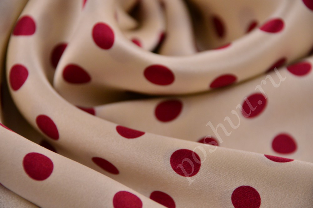 Ткань брендовый итальянский шелк кремового оттенка с вишневым горошком