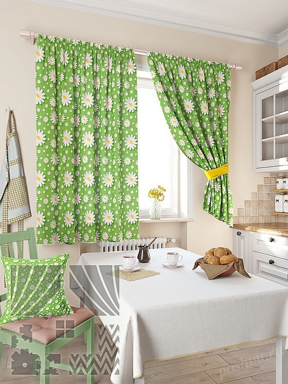 Комплект готовых штор зеленого цвета с цветочным принтом для кухни