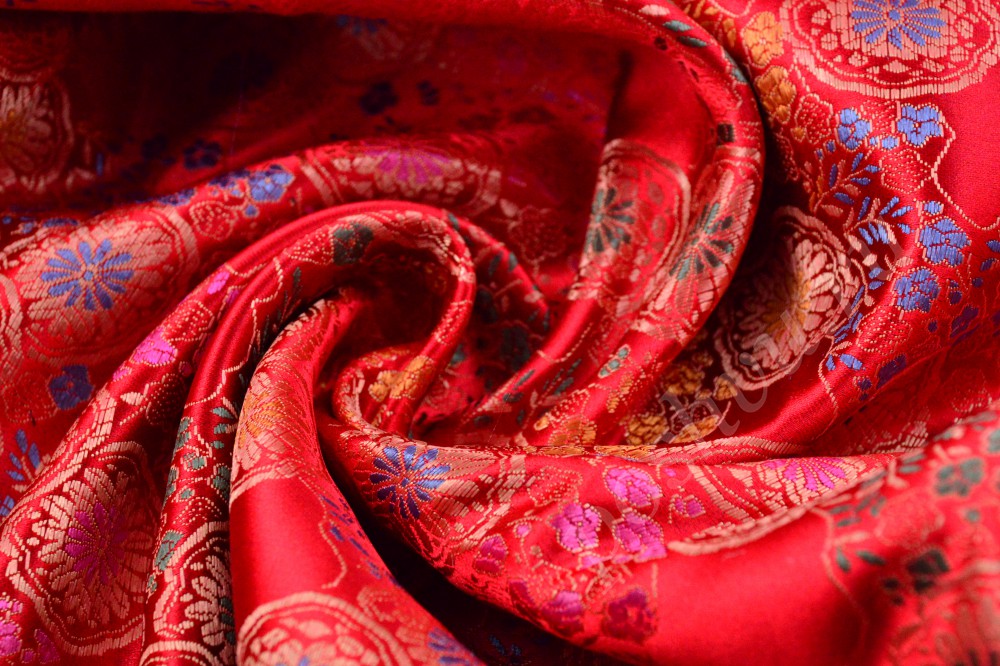 Ткань красивый китайский шелк красного цвета с цветочным узором