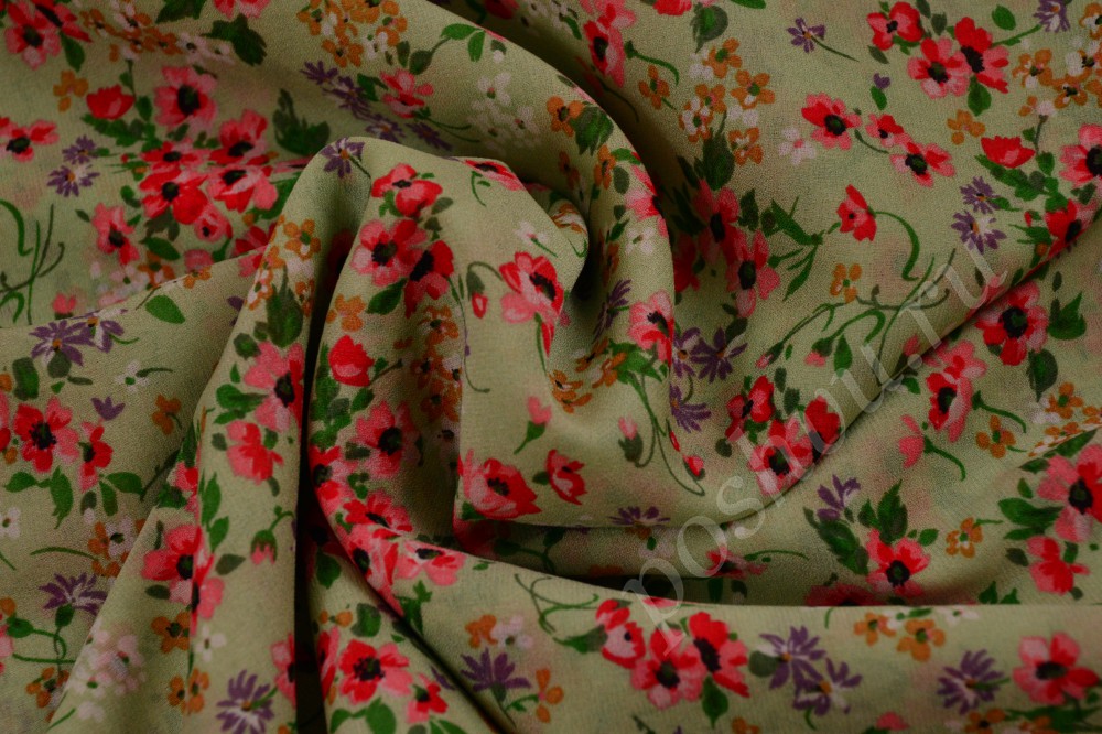 Шелковая ткань с цветочным принтом
