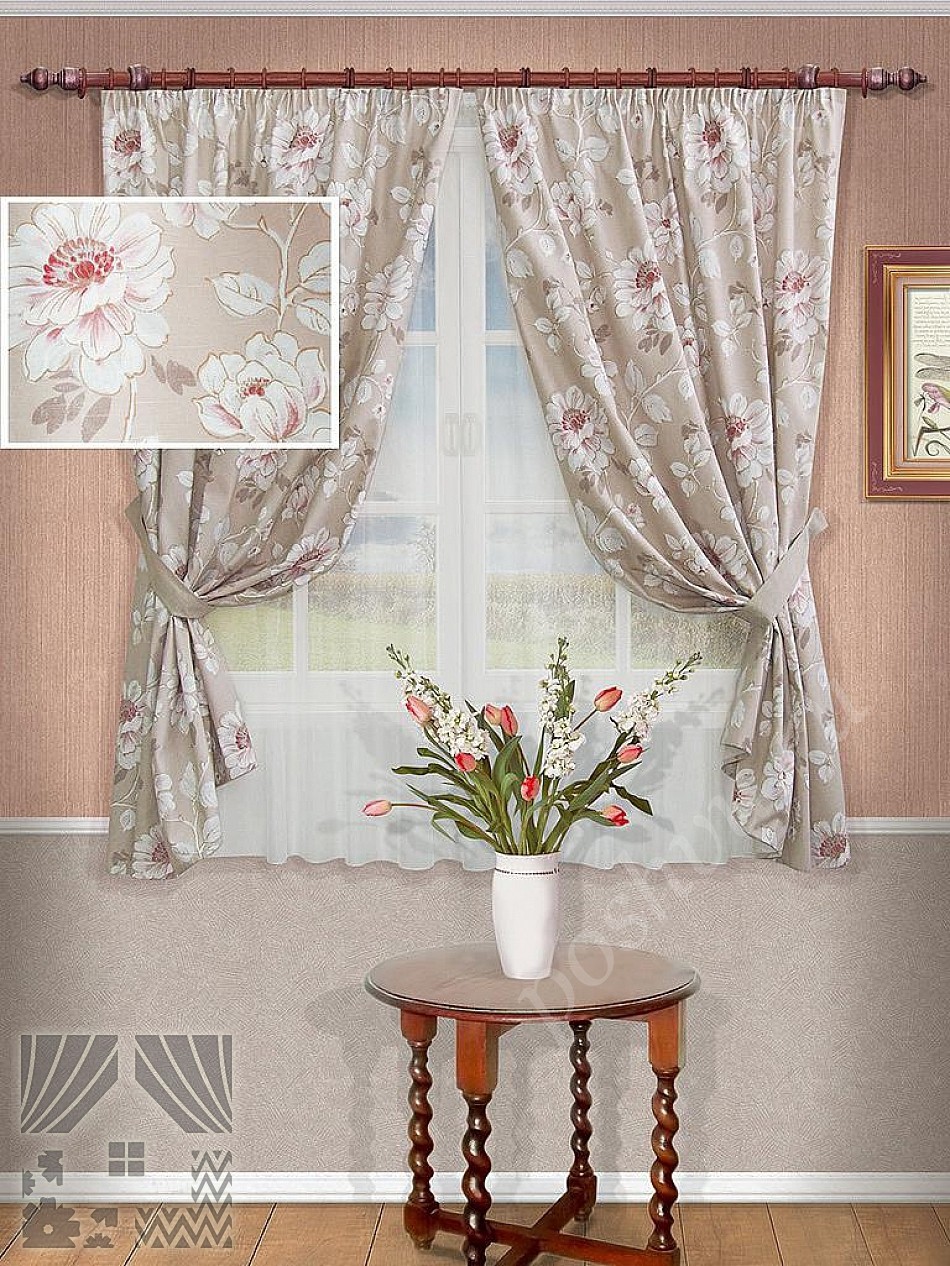 Уютный комплект готовых штор с акварельным цветочным рисунком и тюлем для кухни
