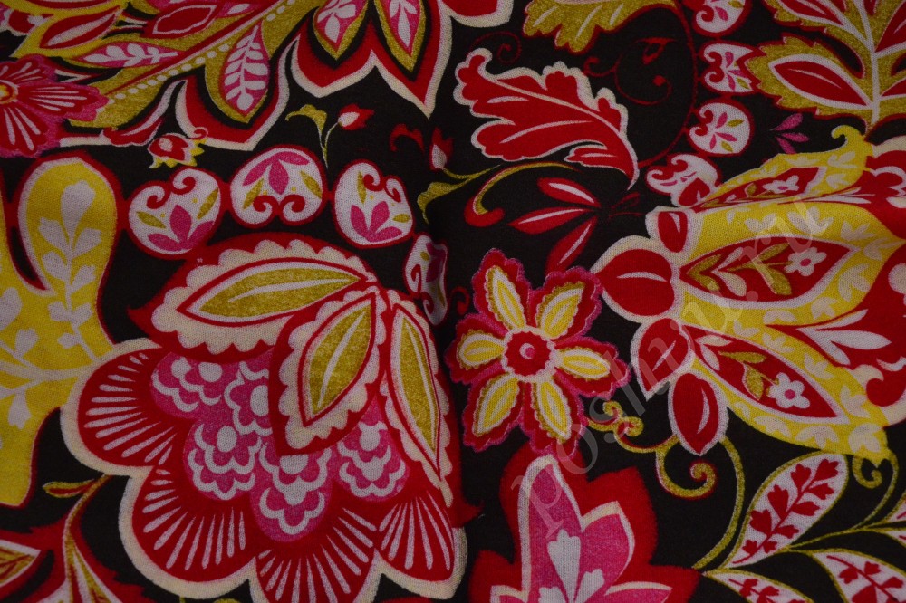 Стильная штапельная ткань с контрастным цветочным принтом