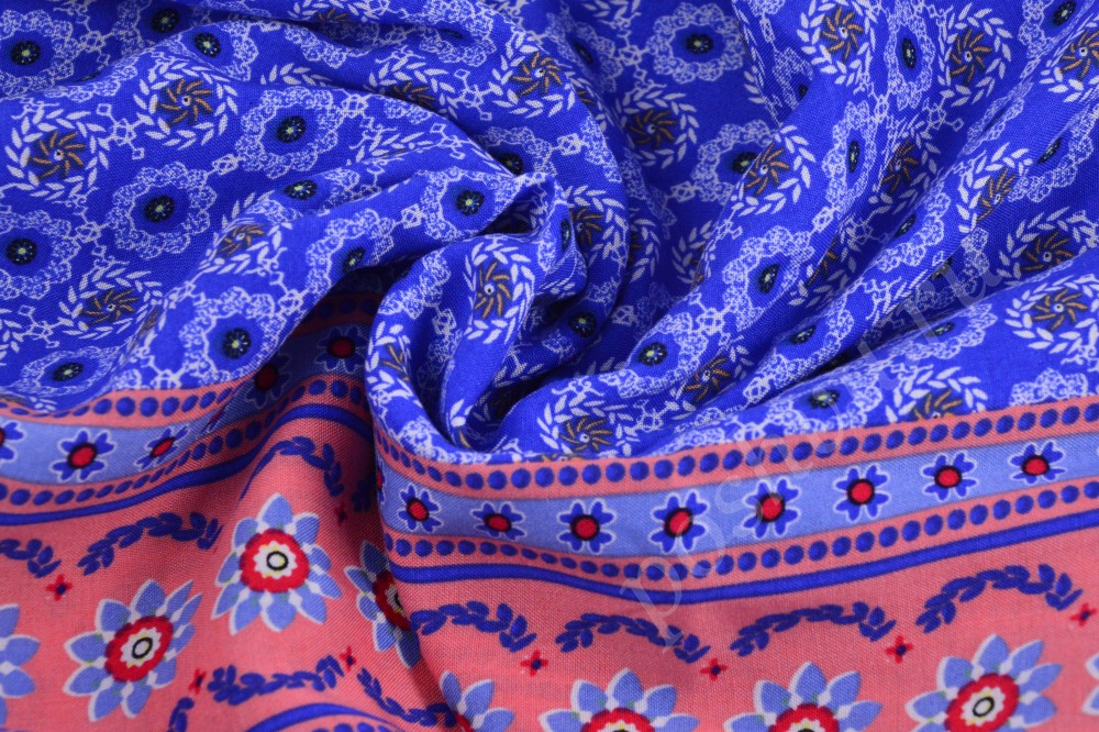 Красивая штапельная ткань синего цвета с флористическим узором