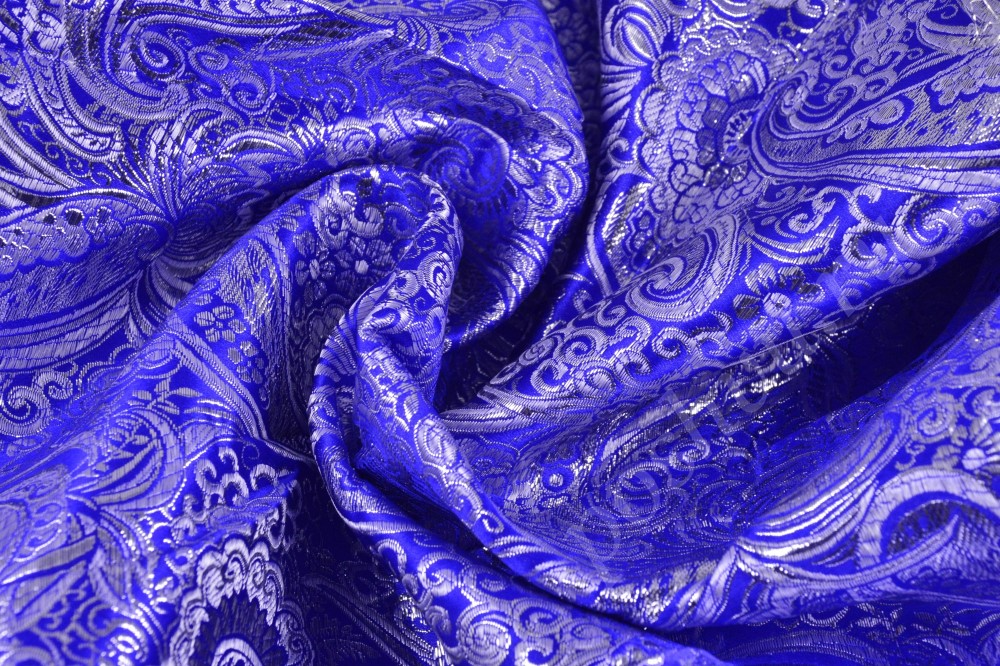 Парчовая ткань глубокого синего цвета с флористическим узором со скидкой
