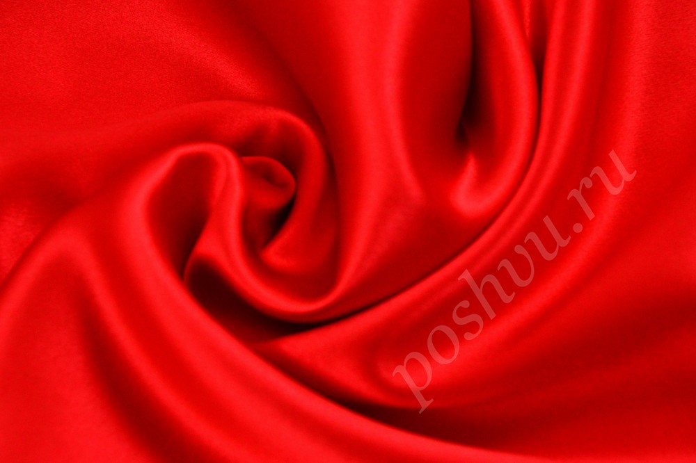 Ткань итальянский шелк рубинового красного оттенка со скидкой