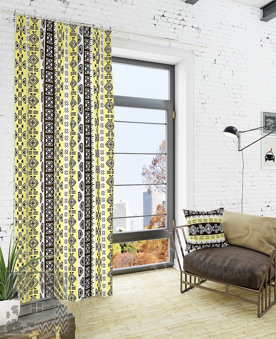 Желтые портьеры с орнаментом в африканском стиле для гостиной или спальни