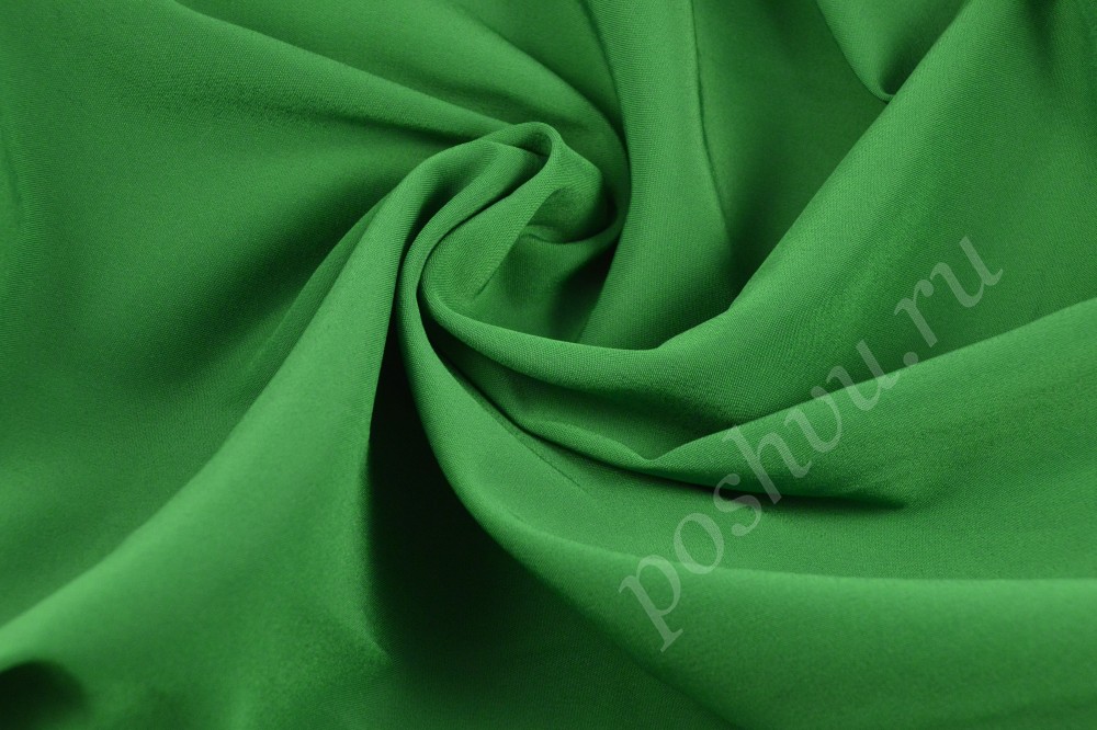 Ткань стрейч-атлас насыщенного зеленого цвета