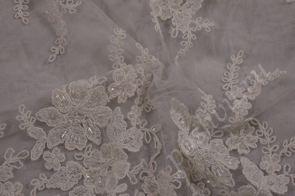 Ткань снежно-белый гипюр с оригинальной вышивкой
