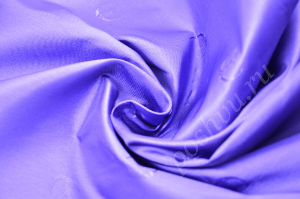 Нежная подкладочная ткань лилового цвета