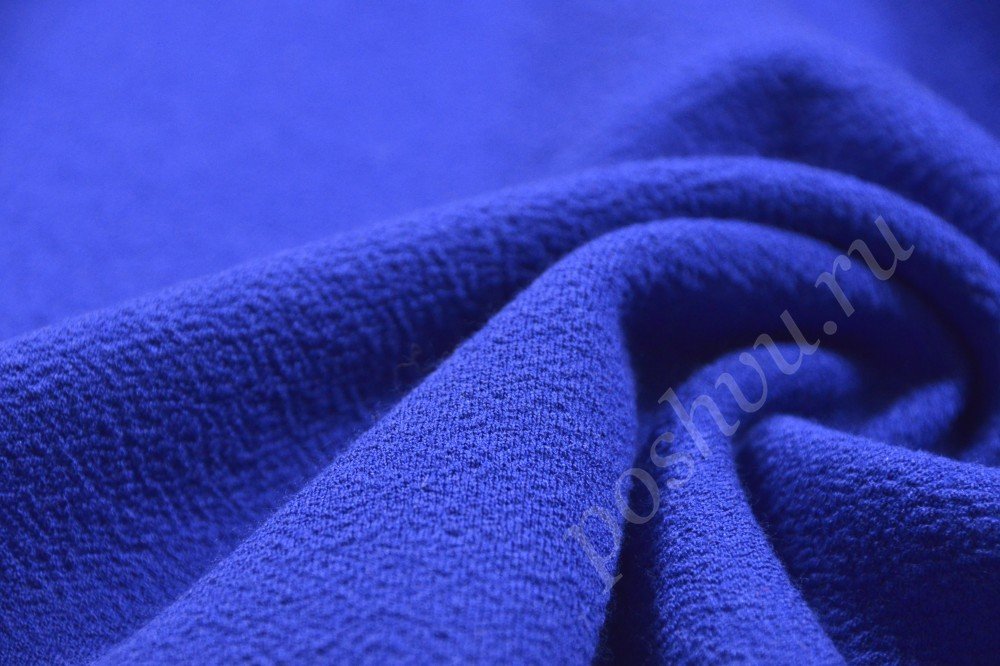 Трикотажная ткань ярко-синего цвета