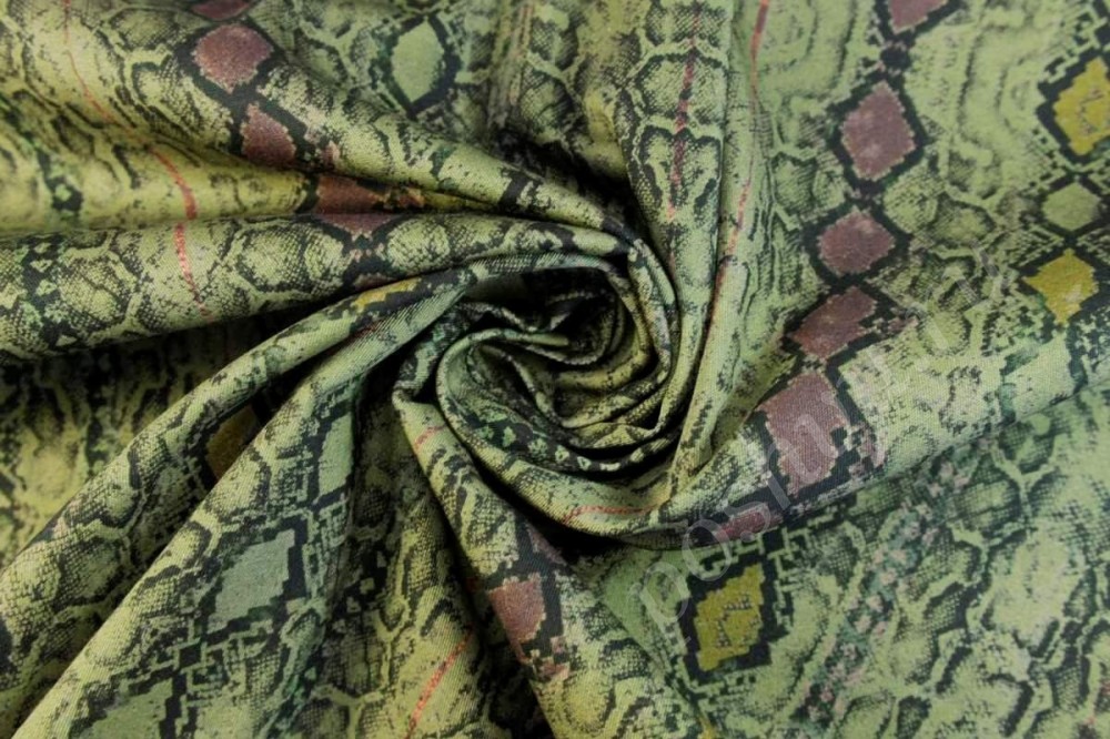 Ткань джинса с анималистичным принтом зеленого цвета