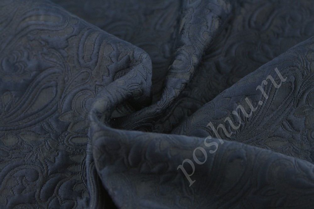 Тёмно-синяя жаккардовая ткань с выпуклым орнаментом
