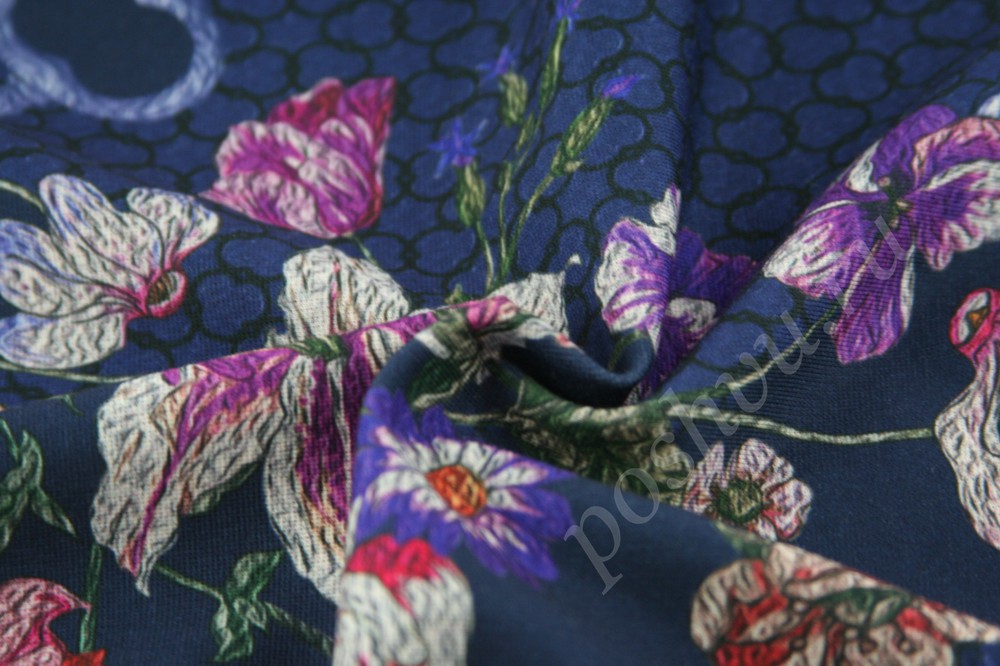Тёмно-синяя трикотажная ткань с ярким цветочным принтом