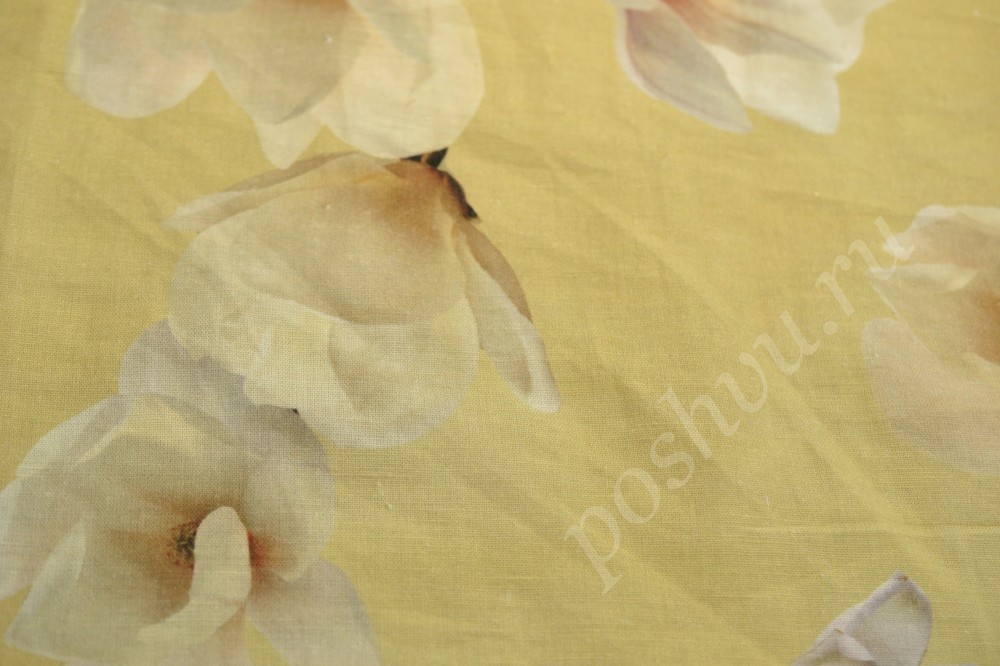 Ткань костюмная желтого оттенка в нежные белые цветы