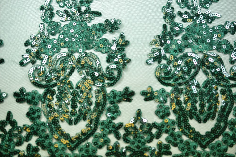 Ткань гипюр зеленого оттенка с флористической вышивкой и пайетками