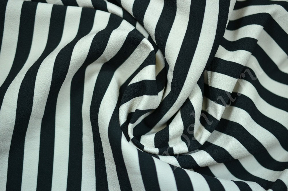 Ткань креп Max Mara в черную и белую полоски