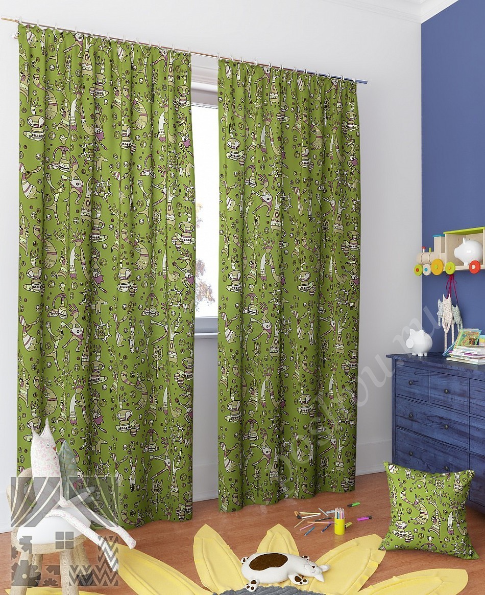 Яркий комплект штор в зеленых тонах для детской комнаты с забавным принтом