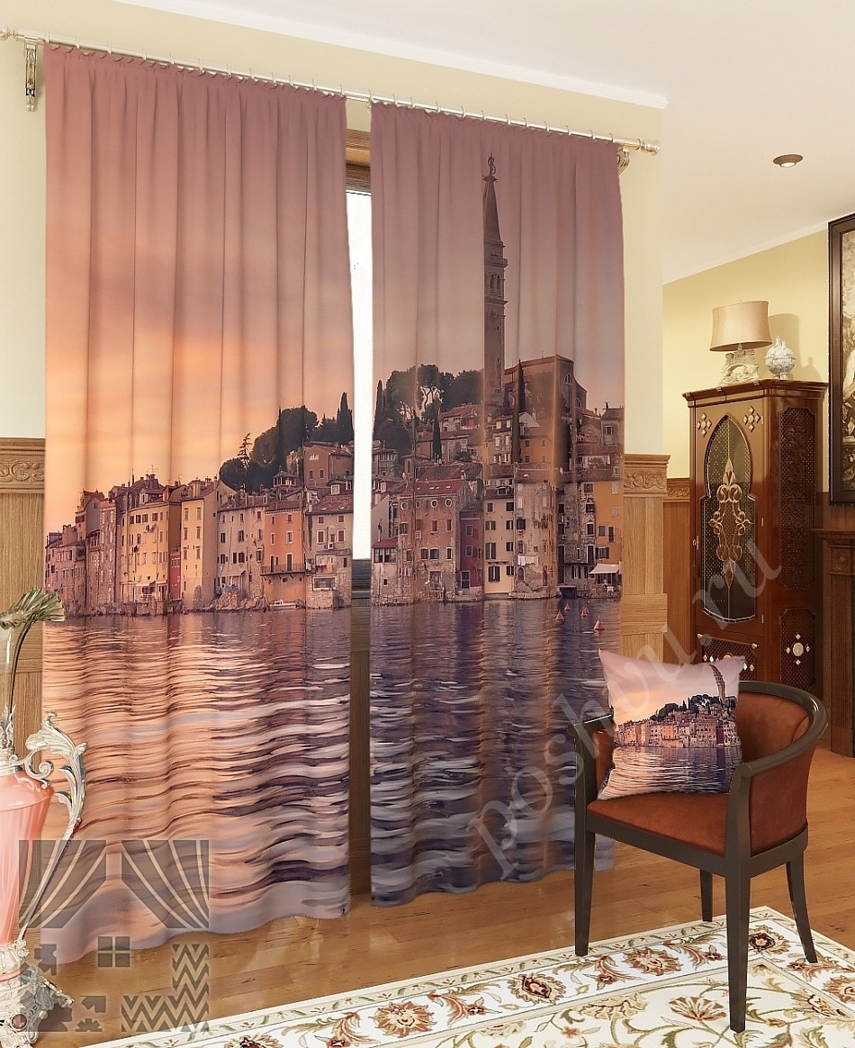 Комплект готовых фото штор с изображением вида города Ровинь с моря для гостиной или спальни