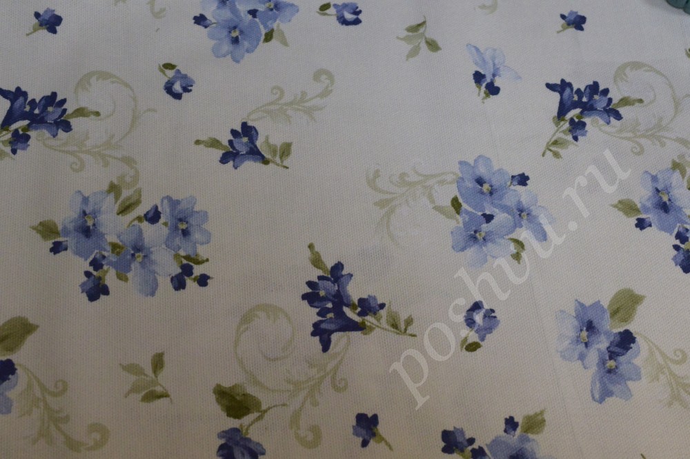 Ткань для штор портьерная белого цвета с узором синего оттенка