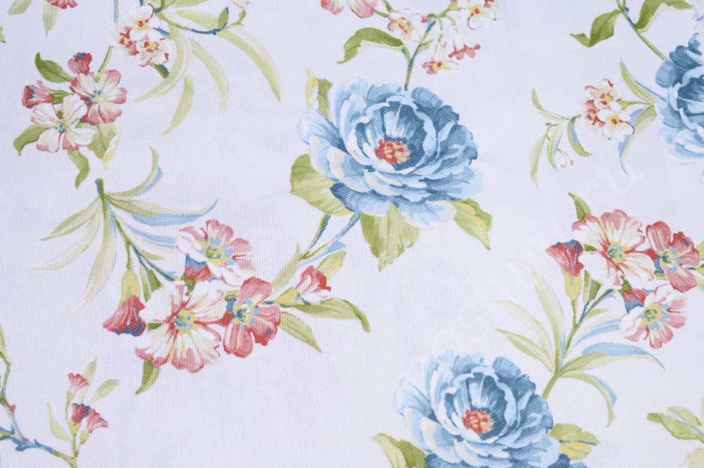 Портьерная ткань для штор белого цвета с синими и розовыми цветами