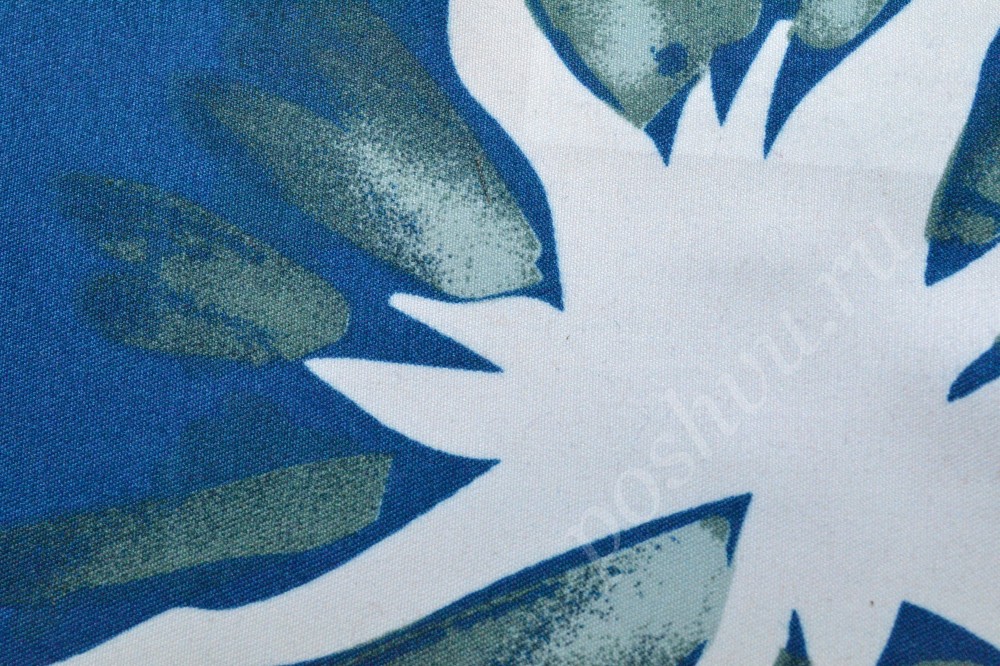 Ткань плащевая голубого оттенка в белые цветы