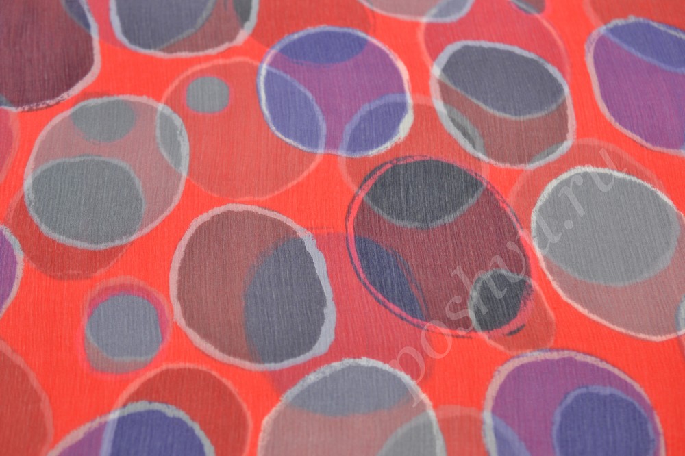 Ткань костюмная красного оттенка в серые и синие пятна и круги