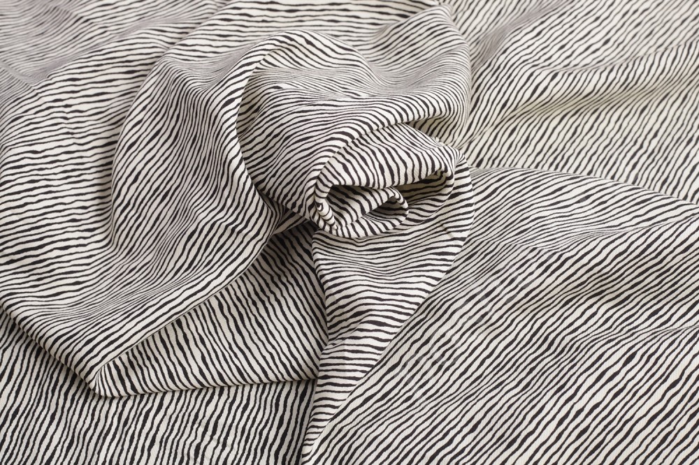 Плательная ткань черно-белая зебра