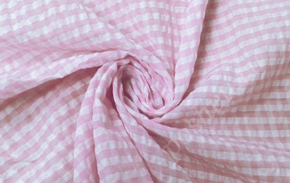 Хлопковая ткань в мелкую клетку розового цвета