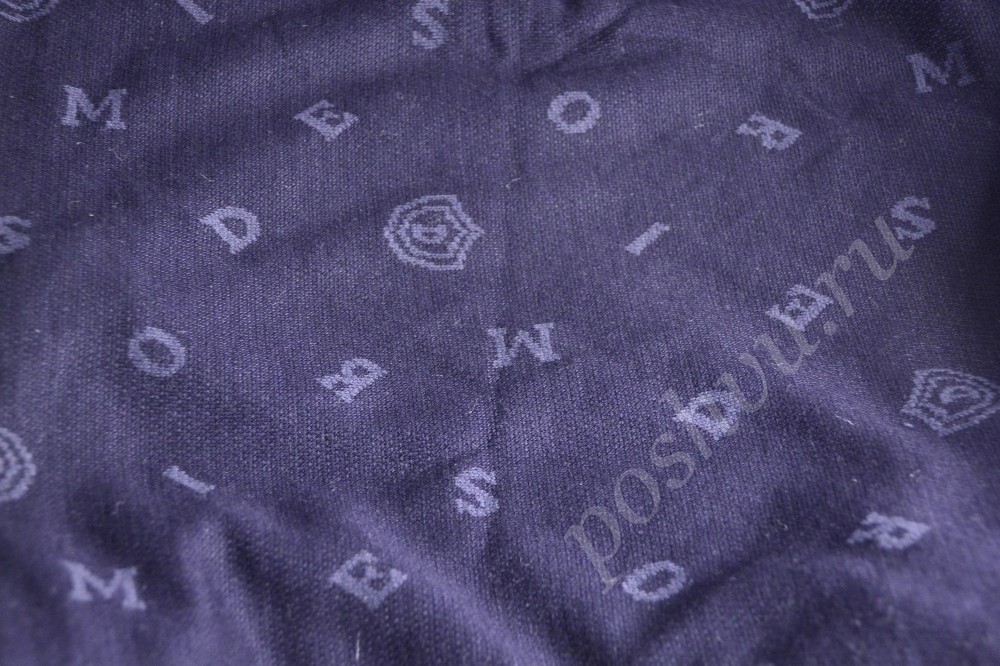 Трикотажная ткань синего цвета с узором в виде букв
