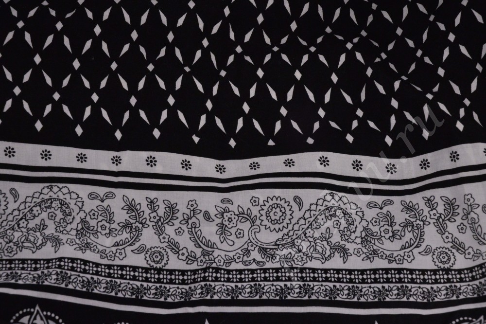 Штапельная ткань черного цвета с белым узором