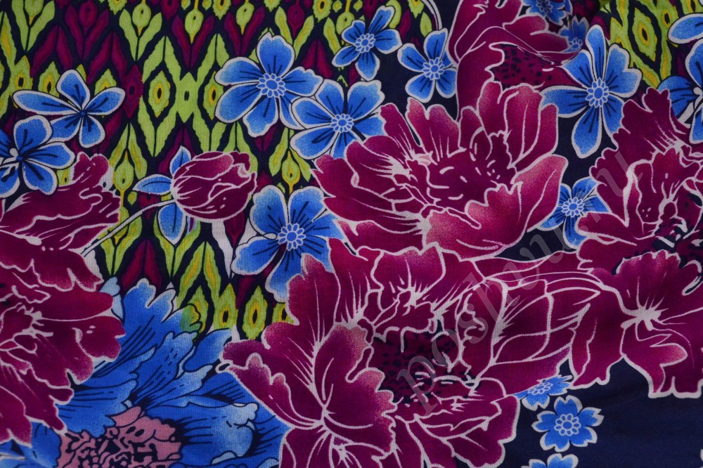 Ткань штапель в яркий цветочный узор
