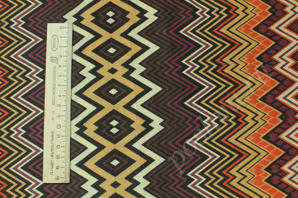 Ткань хлопок в зигзаги пурпурного, бежевого, черного, коричневого и белого оттенков