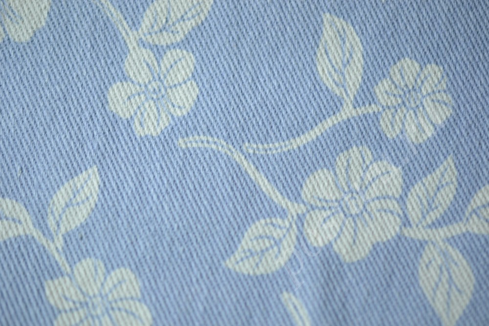 Джинса принтованная голубого оттенка с цветами