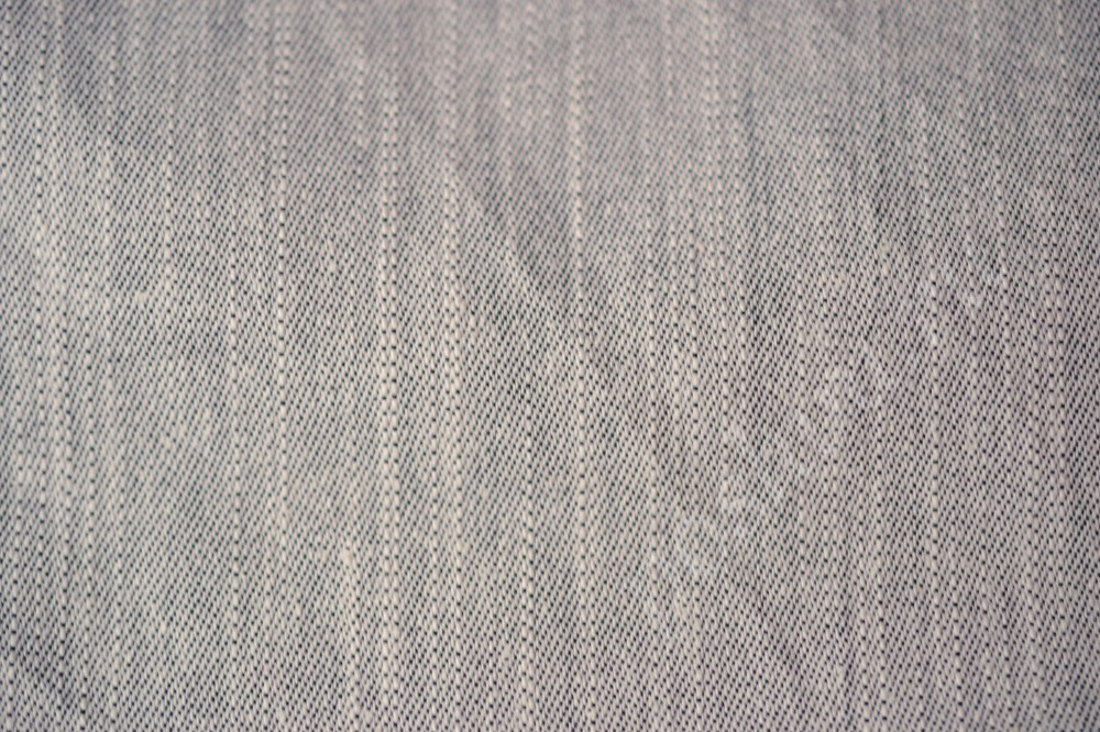Джинсовая ткань с утолщенными нитями в оттенке бело-серый