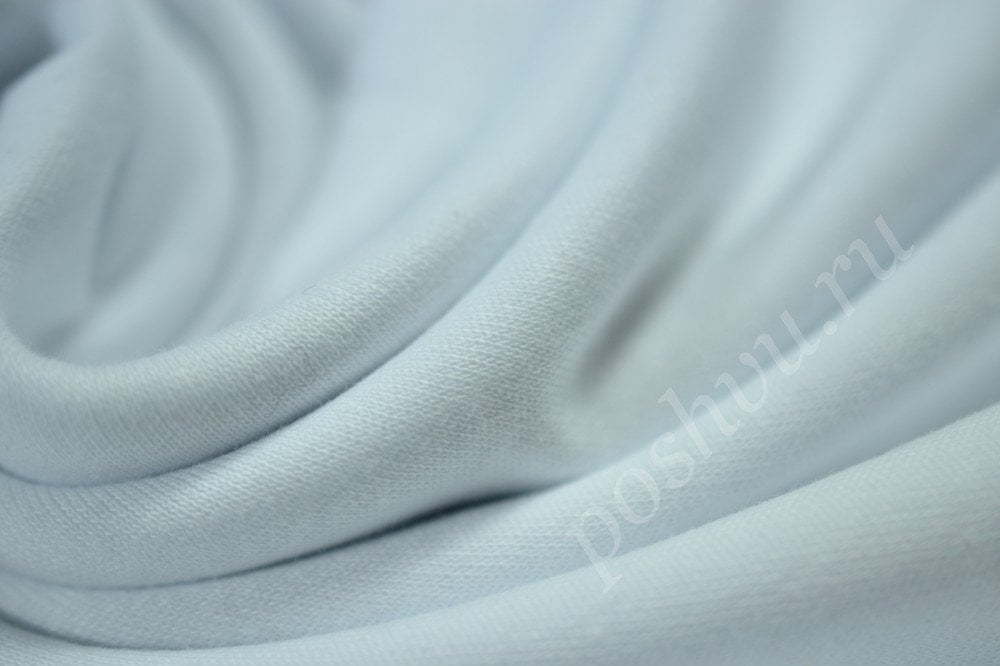 Ткань трикотажная светлого бело-голубого оттенка