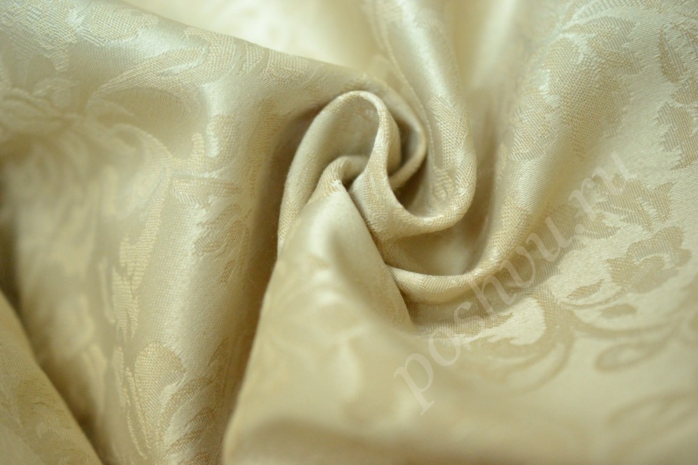 Скатертная ткань жаккардовая бежевого цвета в флористический орнамент