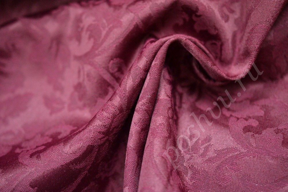 Скатертная ткань винного оттенка в флористический орнамент