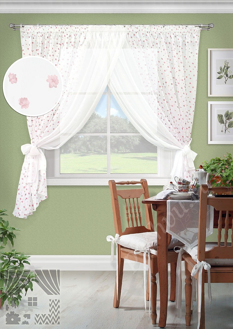 Нежный и легкий комплект штор белого цвета для кухни с мелким цветочным принтом