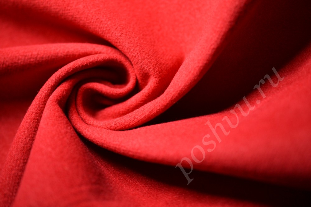 Пальтовая ткань красно-малинового оттенка