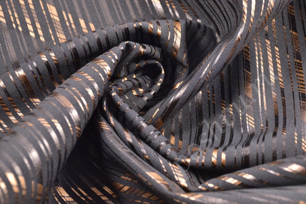 Матовая атласная ткань черного цвета с узором из диагональных полос
